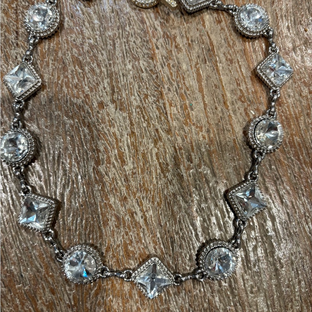 Elegant Silver Necklace with Crystal Accents